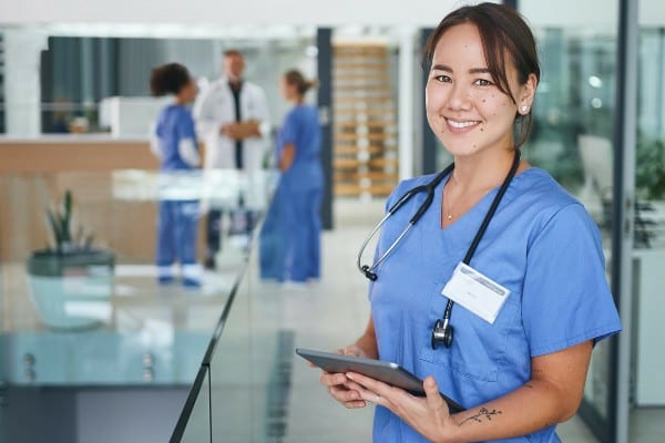 A medical assistant extern works at a facility.