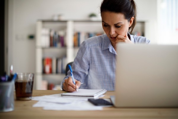 student reading texts online student reading texts online