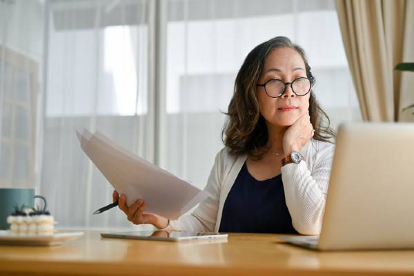 how to know if a research paper is reliable A student conducts research for an academic paper.